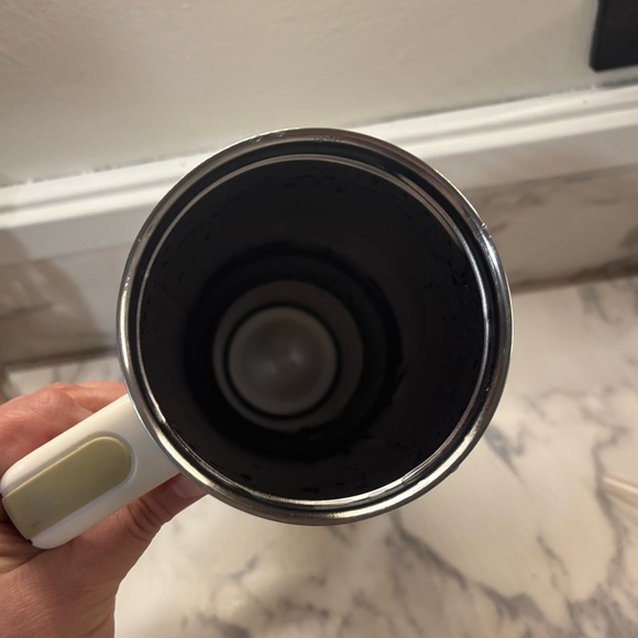 Very Good Condition. 40 oz. Stanley tumbler - Picture 2 of 7